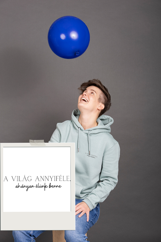 A világ annyiféle, ahányan élünk benne! kapucnis pulcsi