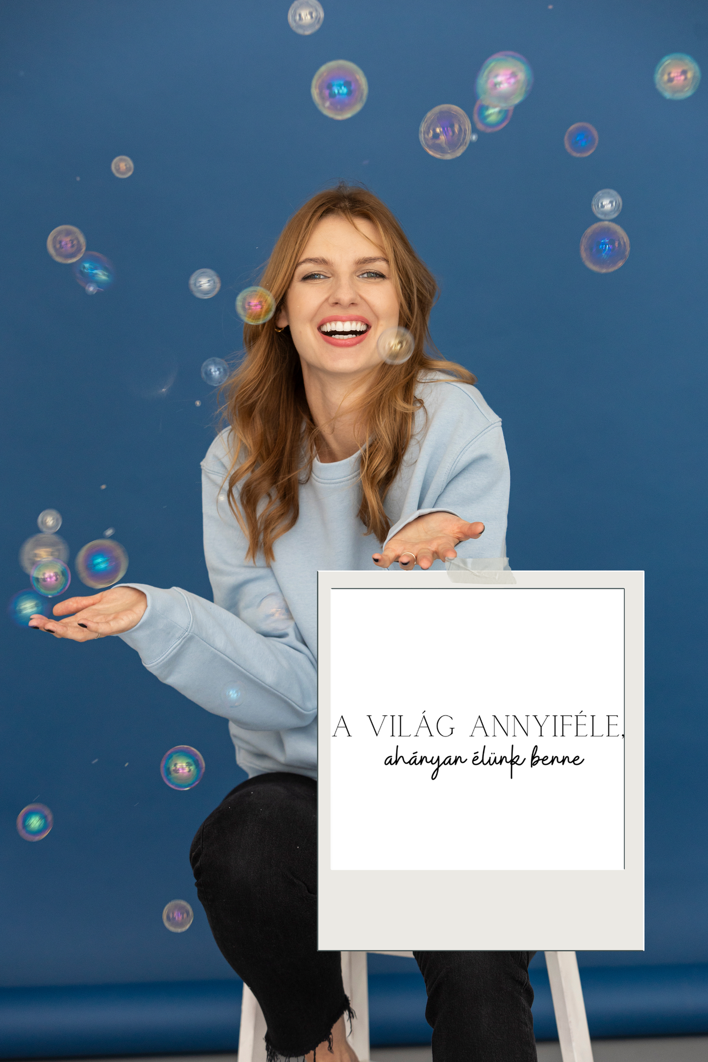 A világ annyiféle, ahányan élünk benne! környakú pulcsi